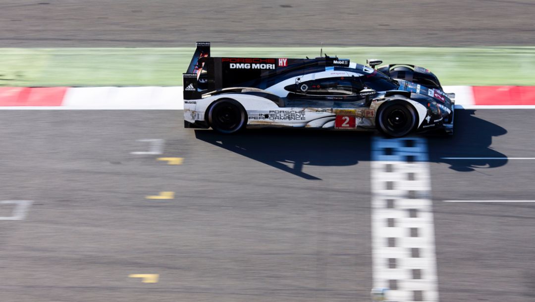 Action packed opening round in Silverstone