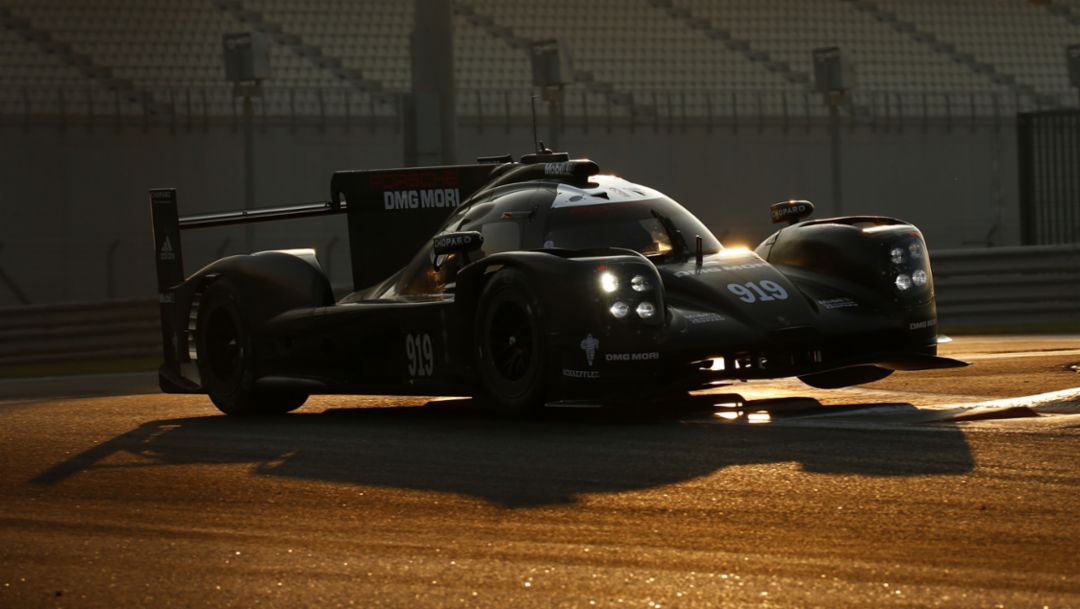 Porsche tests in Abu Dhabi