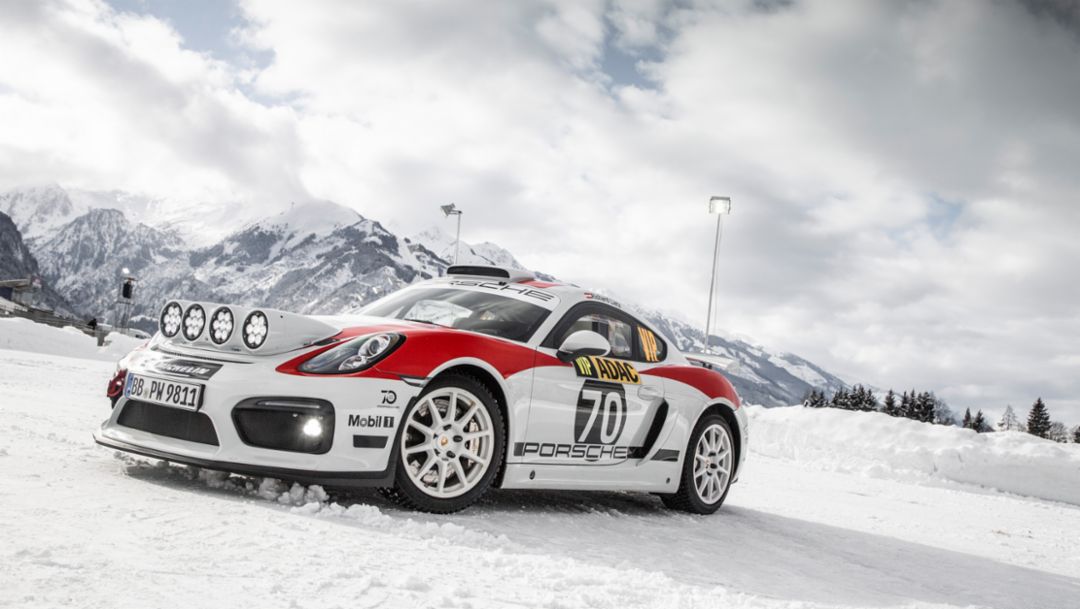 Demo run for the Porsche Cayman GT4 Rallye on snow and ice 