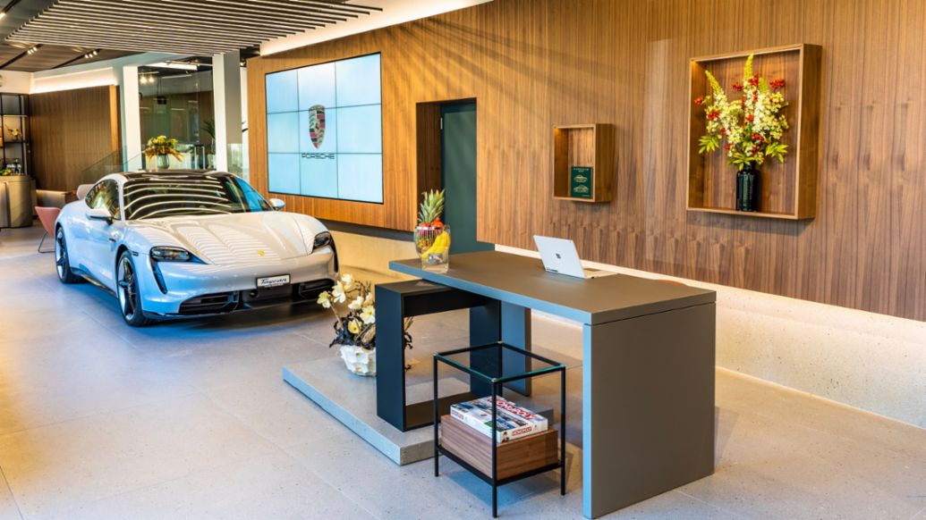 Taycan Turbo, Porsche Studio, Zürich, Schweiz, 2021, Porsche AG