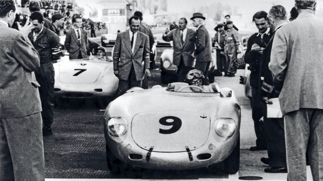 Richard von Frankenberg con el Porsche 645 Spyder en el circuito AVUS en 1956, 2022, Porsche AG