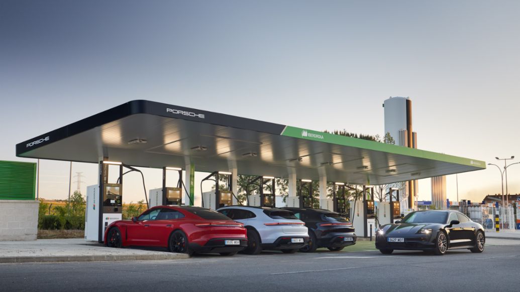 Inauguración estación Iberdrola en Salamanca, Porsche Taycan, 2023, Porsche Ibérica