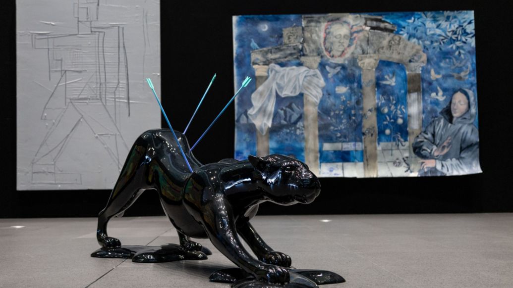 Panther Mass (escultura en primer plano), Sabek, exposición “No Generation”, 2024, Porsche Ibérica