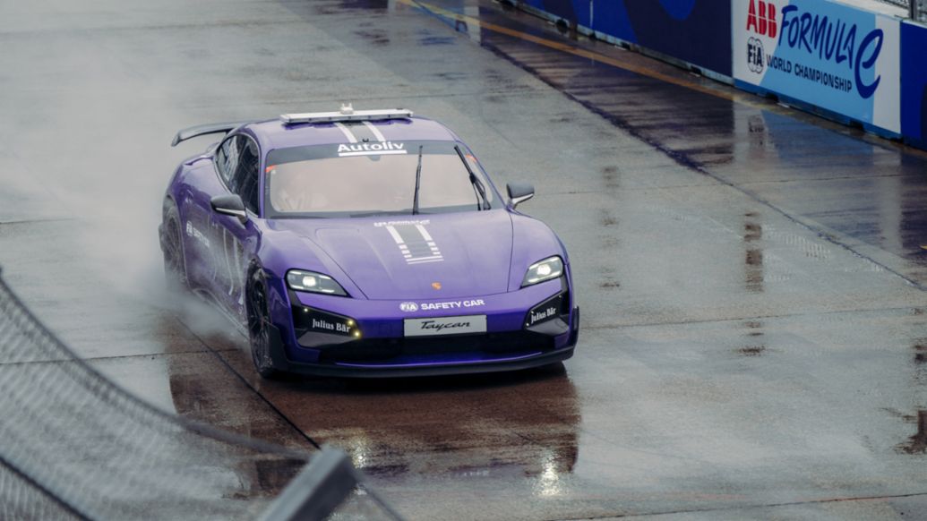 Porsche Taycan Turbo GT con paquete Weissach, coche de seguridad de la Fórmula E, 1ª carrera del E-Prix de Berlín, 2025, Porsche AG