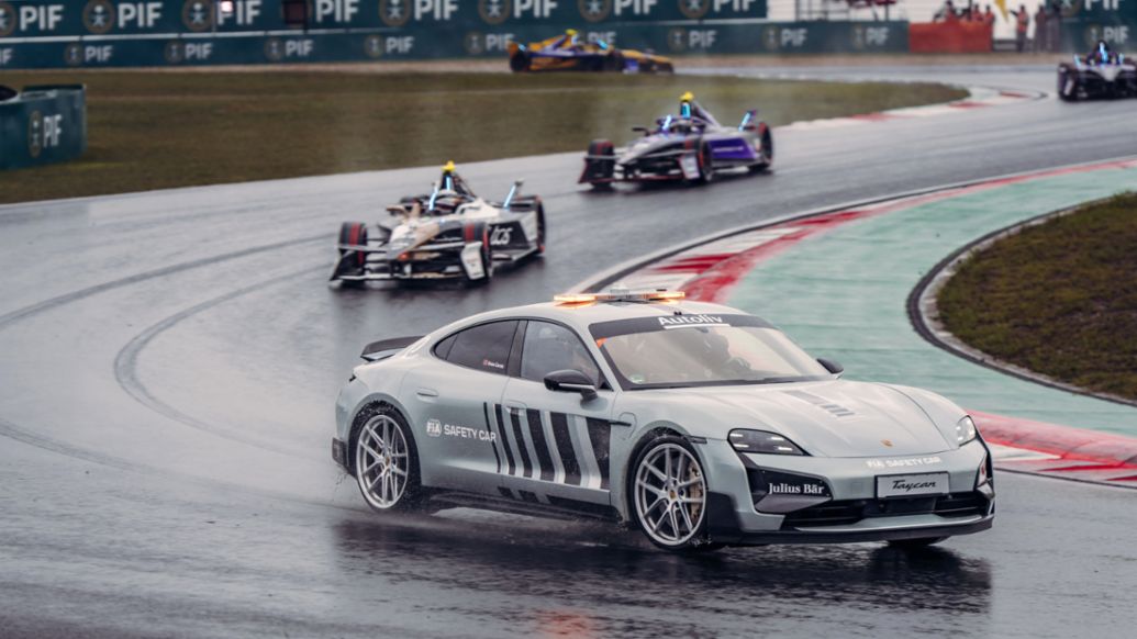 Porsche Taycan Turbo GT, coche de seguridad de la Fórmula E, 2ª carrera del E-Prix de Shanghái, 2025, Porsche AG