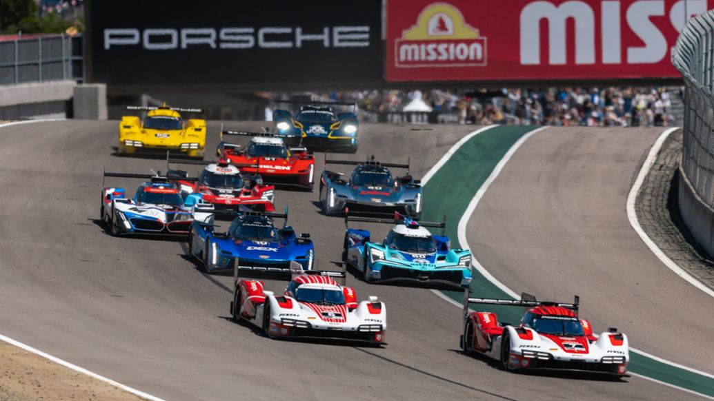 Porsche 963, Porsche Penske Motorsport (nº 6), Matt Campbell (Australia), Mathieu Jaminet (FRA) y Porsche 963, Porsche Penske Motorsport (nº 7), Felipe Nasr (BRA), Nick Tandy (GB) (i-d), Laguna Seca, campeonato IMSA, 2025, Porsche AG