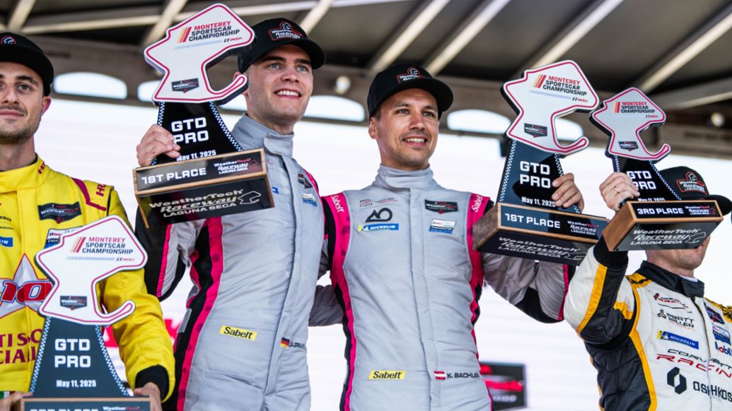 Laurin Heinrich (ALE) y Klaus Bachler (Austria) (i-d), AO Racing (nº 77), Laguna Seca, campeonato IMSA, 2025, Porsche AG