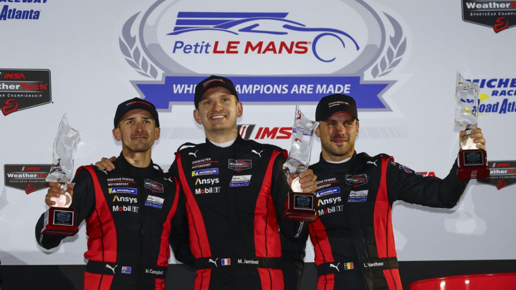 Matt Campbell (Australia), Mathieu Jaminet (FRA) y Laurens Vanthoor (BEL), Porsche Penske Motorsport (nº 6), Petit Le Mans, campeonato IMSA, 2025, Porsche AG