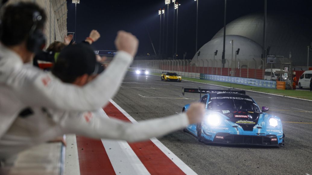 Porsche 911 GT3 R, Manthey 1st Phorm (nº 92), Ryan Hardwick (EE. UU.), Richard Lietz (Austria), Riccardo Pera (ITA), 8 Horas de Baréin, Campeonato del Mundo de Resistencia FIA (WEC), 2025, Porsche AG