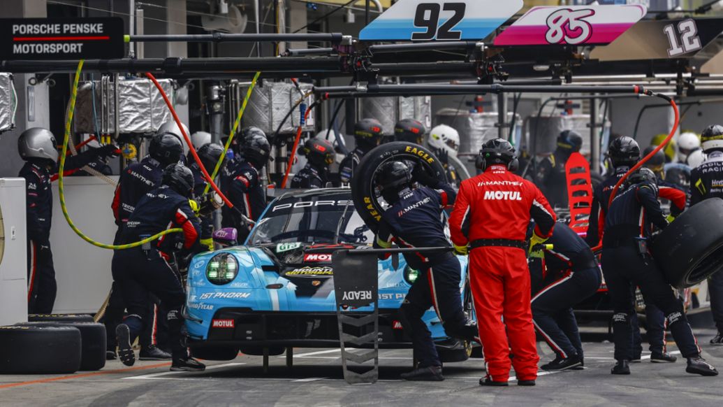 Porsche 911 GT3 R, Manthey 1st Phorm (nº 92), Ryan Hardwick (EE. UU.), Richard Lietz (Austria), Riccardo Pera (ITA), 6 Horas de Fuji, Campeonato del Mundo de Resistencia FIA (WEC), 2025, Porsche AG