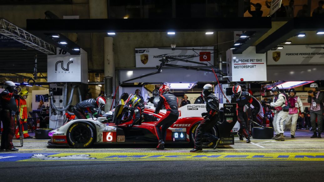 Porsche 963, Porsche Penske Motorsport (nº 6), Kévin Estre (FRA), Laurens Vanthoor (BEL), Matt Campbell (Australia), carrera, 24 Horas de Le Mans, Campeonato del Mundo de Resistencia FIA (WEC), 2025, Porsche AG
