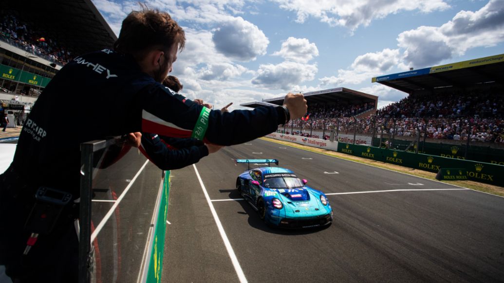 Porsche 911 GT3 R, Manthey 1st Phorm (nº 92), Ryan Hardwick (EE. UU.), Richard Lietz (Austria), Riccardo Pera (ITA), carrera, 24 Horas de Le Mans, Campeonato del Mundo de Resistencia FIA (WEC), 2025, Porsche AG