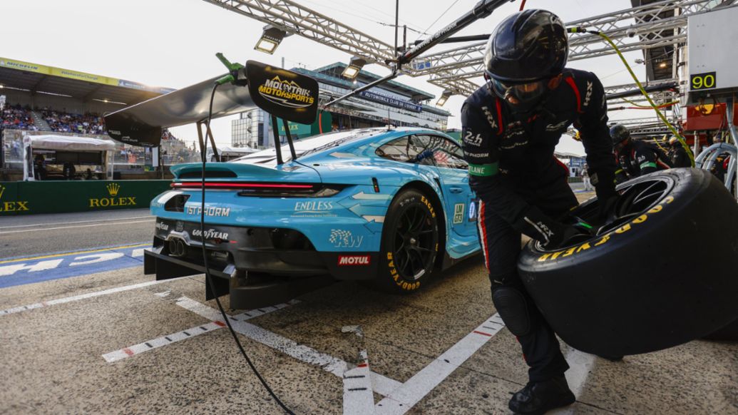 Porsche 911 GT3 R, Manthey 1st Phorm (nº 92), Ryan Hardwick (EE. UU.), Richard Lietz (Austria), Riccardo Pera (ITA), Hyperpole 24 Horas de Le Mans, Campeonato del Mundo de Resistencia FIA (WEC), 2025, Porsche AG
