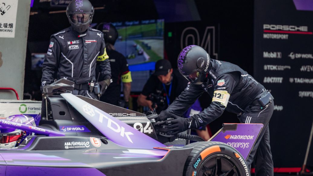 Pascal Wehrlein, Porsche 99X Electric (n&ordm; 94), E-Prix de Shangh&aacute;i 1, 2026, Porsche AG