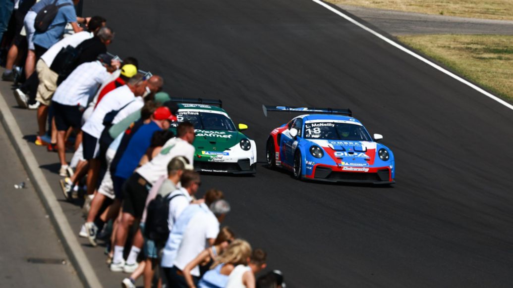 Theo Oeverhaus (ALE), Martinet by Alm&eacute;ras (n&ordm; 15) y Liam McNeilly (GB), Ombra Racing (n&ordm; 18) (i-d), Porsche 911 Cup, Porsche Mobil 1 Supercup, Hungr&iacute;a, 2026, Porsche AG