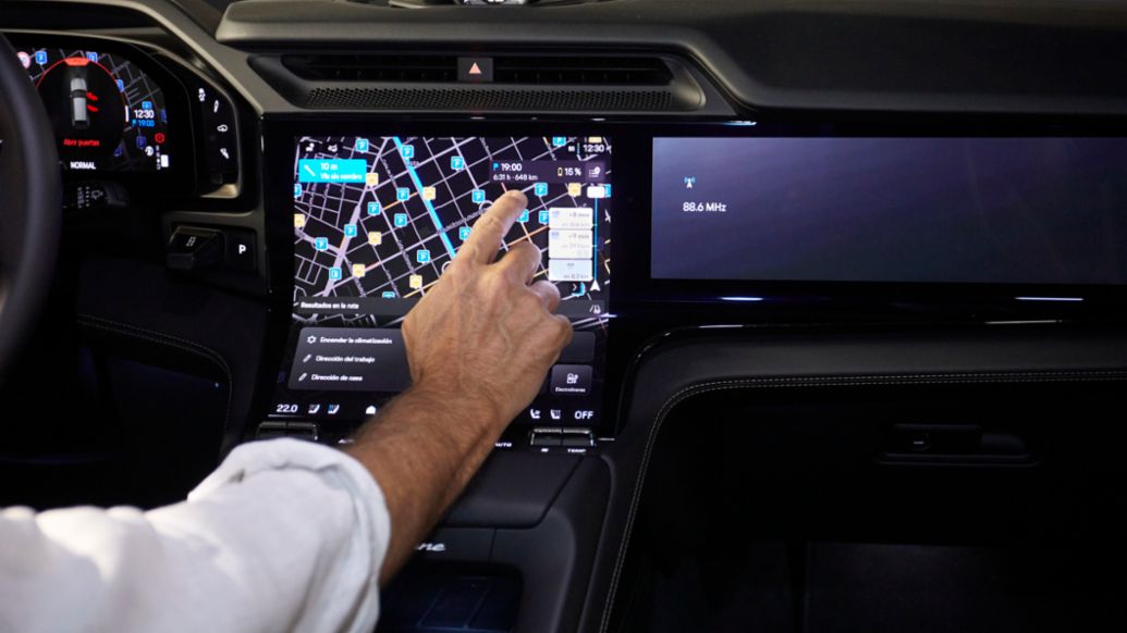 Porsche Driver Experience, Flow Display, Cayenne Turbo Electric, 2026, Porsche Ib&eacute;rica