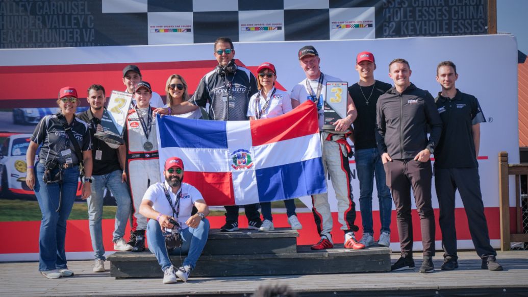 Porsche Carrera Cup North America, Jimmy Llibre festeja con su equipo y seguidores en Mid-Ohio, 2022