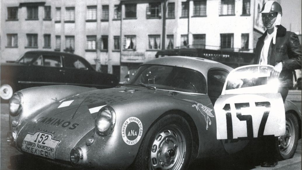 Antes de arrancar una etapa, Porsche 550 Coupé, Carrera Panamericana 1953, México. Imágenes utilizadas bajo permiso.