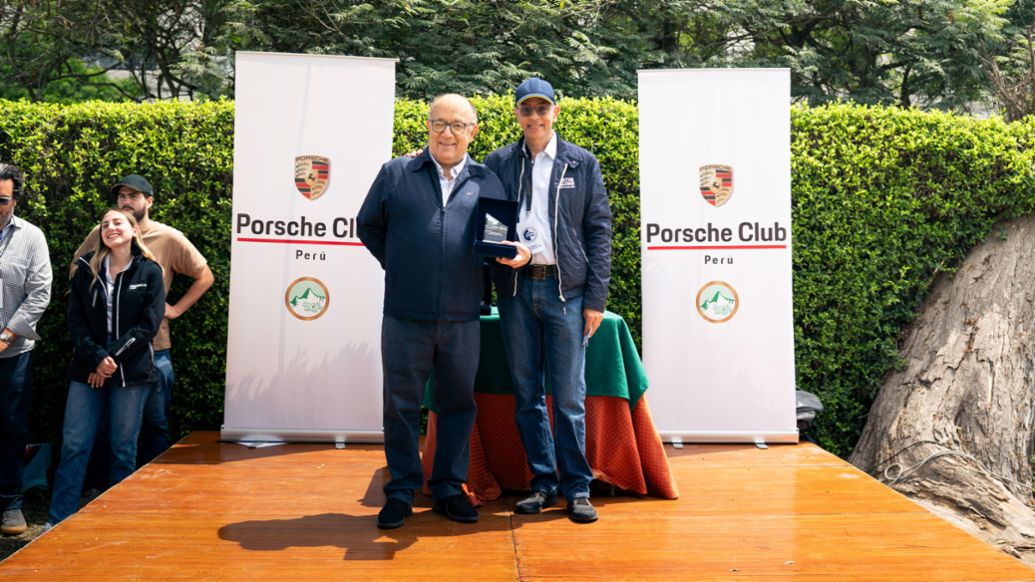 Ganador de autos clásicos en la Exhibición de Autos Clásicos y Deportivos, que se llevó a cabo en el Lima Golf Club, Lima, Perú, Porsche AG