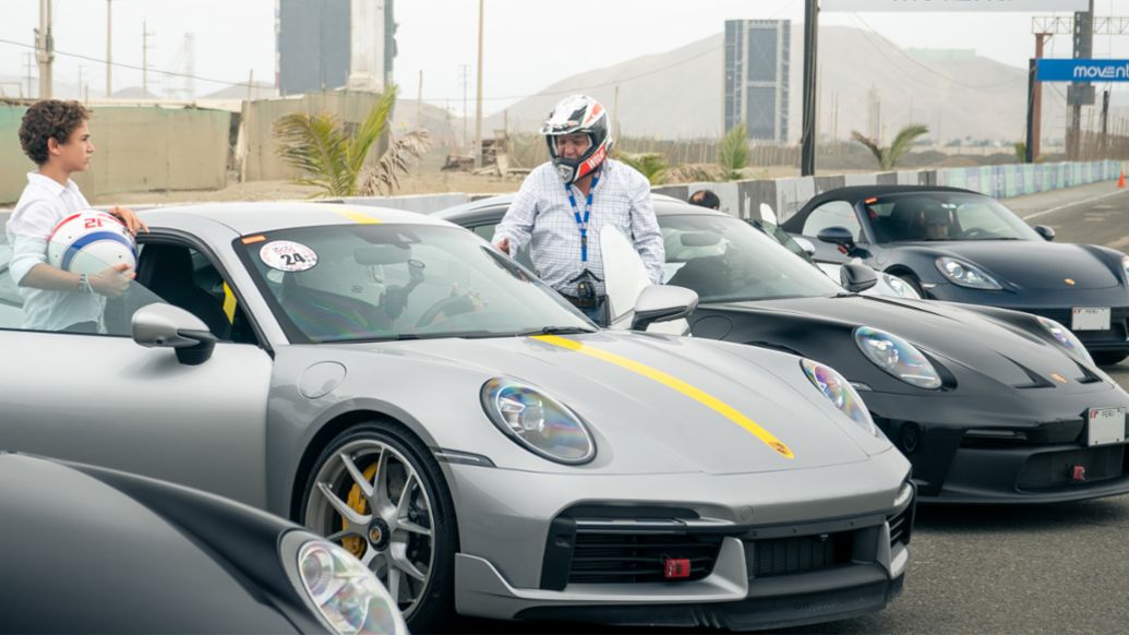 Pruebas al estilo de Le Man´s  en pista en el Festival de Autos Clásicos y Deportivos, que se llevó a cabo en el Autódromo La Chutana, Lima, Perú, Porsche AG