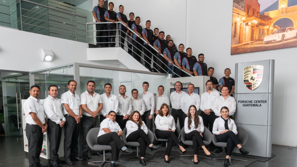Porsche Latin America reconoce a Grupo Los Tres , con el premio al “Importador del Año 2022”