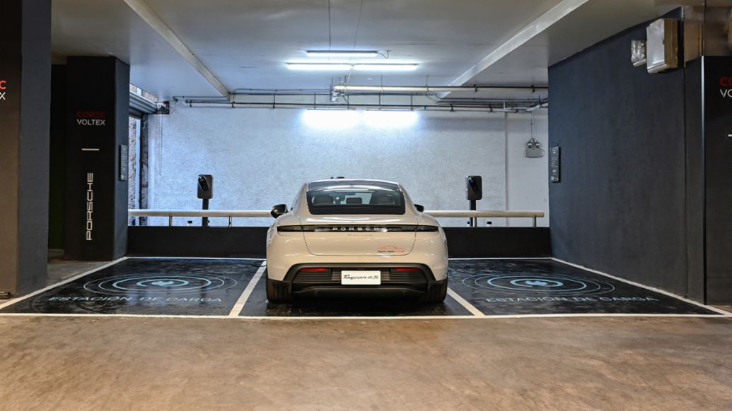 Porsche Taycan 4S, Porsche Destination Charging en Casa Costanera, Santiago, Chile, 2024