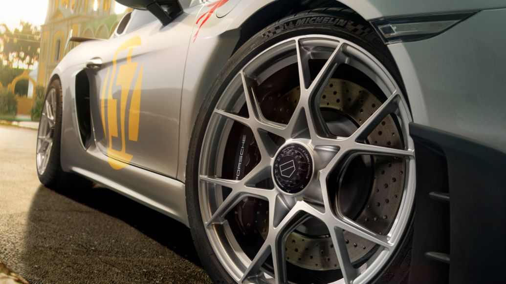 El tono especial "LeMans" se repite en muchos elementos del auto, incluidos los rines, Porsche de México, 2023.