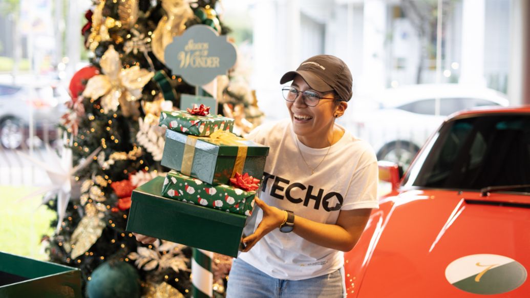 Porsche Center El Salvador y TECHO se unen para llevar alegría navideña a la comunidad El Pino