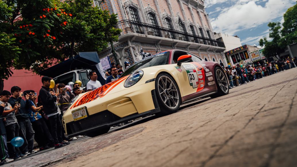 Timo Bernhard en el Porsche 911 GT3 (P3); La Carrera Panamericana, Porsche de México, 2025.