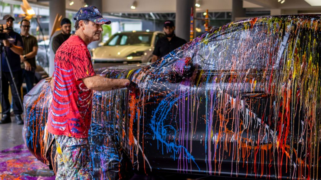 Porsche Cayenne Coupé y el artista Eduardo Navarro