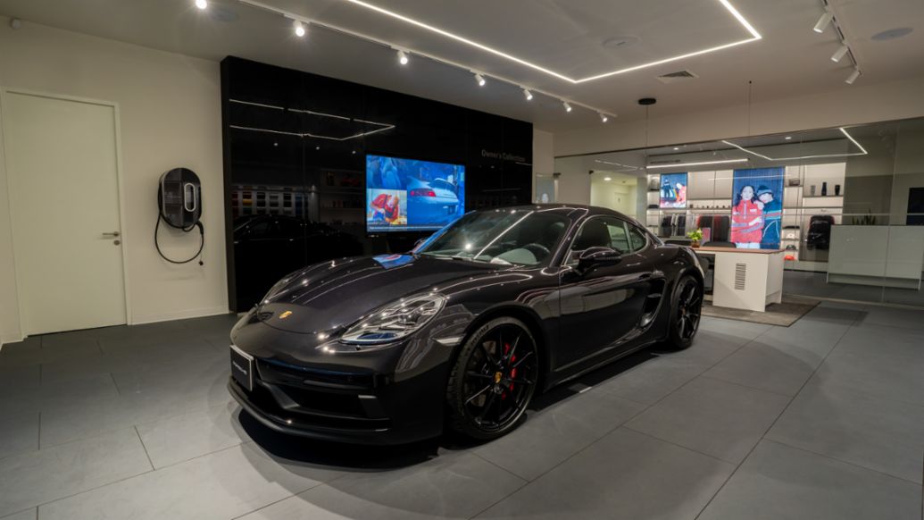 Owner’s Collection, una de las áreas de experiencia del renovado Porsche Center Lima, donde los clientes pueden recibir su vehículo de manera personalizada, ubicado en el distrito de Surquillo, Lima, Perú, Porsche AG.