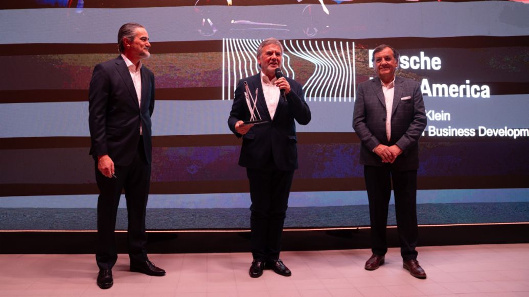 Hugo Pulenta, Presidente Nordenwagen SA, Eduardo Pulenta, Vicepresidente Nordenwagen SA, Gustavo Gioia CEO Porsche Argentina &amp; Uruguay, Porsche Center Uruguay, Uruguay, 2025Porsche Uruguay inaugura su nuevo Porsche Center y refuerza su presencia en la región