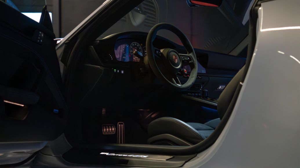 El Porsche 911 Carrera GTS con tecnología T-Hybrid ya está en El Salvador