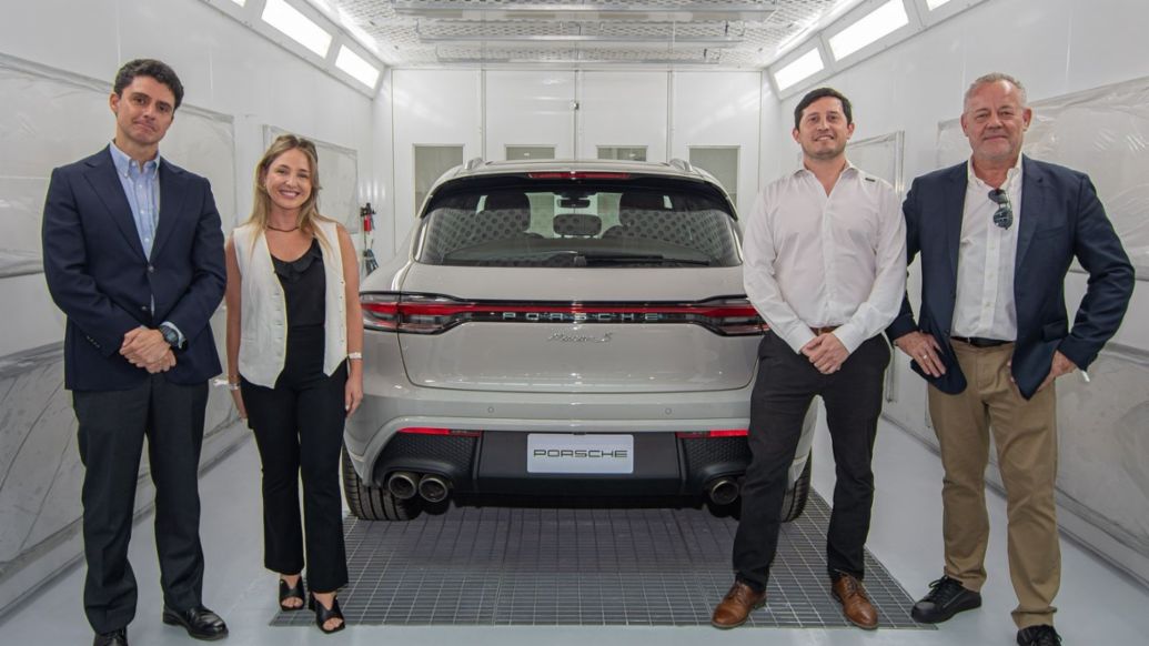Vicente D&iacute;az, Brand Manager Porsche; Nicole &Aacute;vila, Gerente de Marketing y PR Porsche ; Nicol&aacute;s C&aacute;rcamo, Gerente de Post Venta Porsche; Pedro Cabrera, Director Regional de Post Venta Porsche Latin America, Taller de desabolladura y pintura Inchcape, Lo Boza, Pudahuel, Chile, 2026