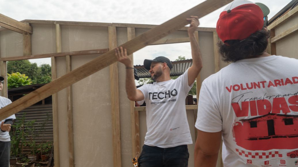 Porsche en alianza con TECHO El Salvador, comunidad de Tepecoyo, La Libertad, 2026. Porsche AG.