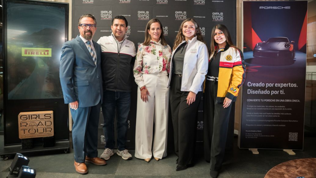 Calos Cordero, Director Adjunto de La Carrera Panamericana, Luis Santana, Director de Marketing de Porsche de M&eacute;xico, Karen Le&oacute;n, Directora General de La Carrera Panamericana, Brenda G&oacute;mez, Motorsport &amp; Experience Marketing Manager de Porsche de M&eacute;xico y Andrea Hern&aacute;ndez, Retail Marketing de Porsche de M&eacute;xico; Conferencia de prensa Girls Road Tour 2026, Porsche Studio La Roma, 2026.