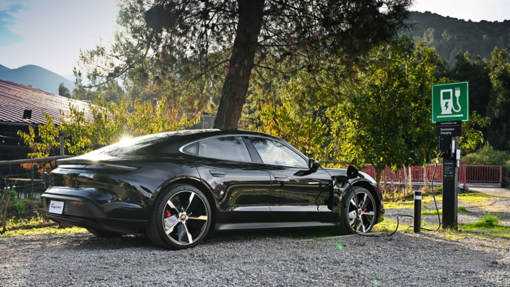 Importadores independientes de Porsche en América Latina refuerzan la conveniencia de su red regional de carga para vehículos eléctricos