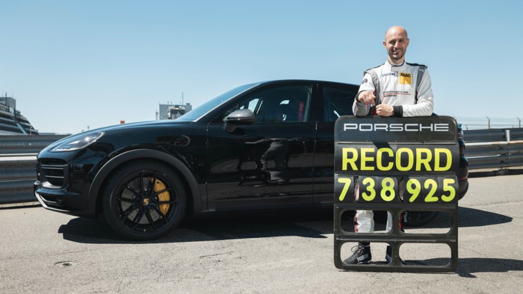 Lars Kern, Porsche Test Driver, Prototype of the Cayenne, Nürburgring Nordschleife, 2021, Porsche AG