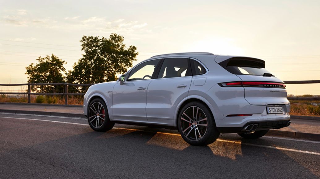 2023-2024 New Porsche Cayenne RESTYLING - Official Information! 