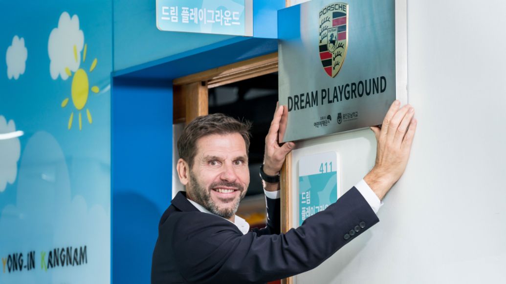 Michael Kirsch, Managing Director of Porsche Korea, opening ceremony Porsche Dream Playground, Yongin Kangnam School, 2019, Porsche Korea Ltd.