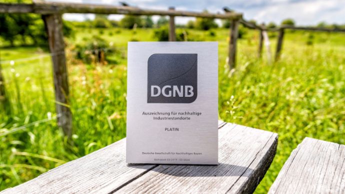 Plakette zur DGNB-Zertifizierung in "Platin", 2019, Porsche AG