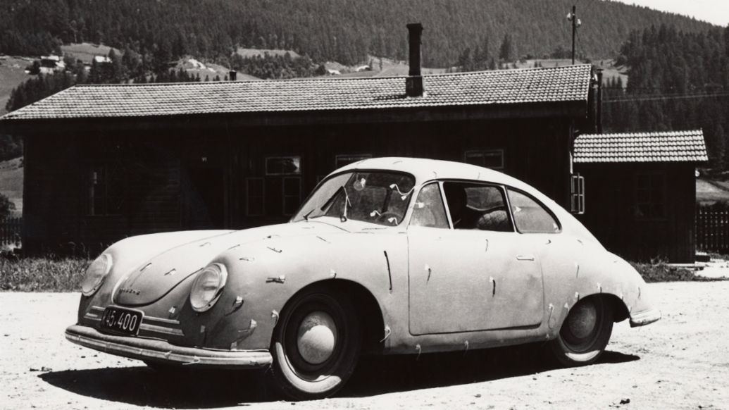 Porsche 356/2 Coupé, exterior de la fábrica de Porsche en Gmünd, Carintia, Austria, 1948, Porsche AG