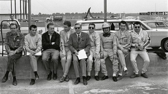 Peter Falk, Hans Mezger, Helmuth Bott, Rolf Stommelen, Huschke von Hanstein, Joe Buzzetta, Hans Herrmann, Vic Elford, Gerhard Mitter (i-d), Daytona, 1968, Porsche AG