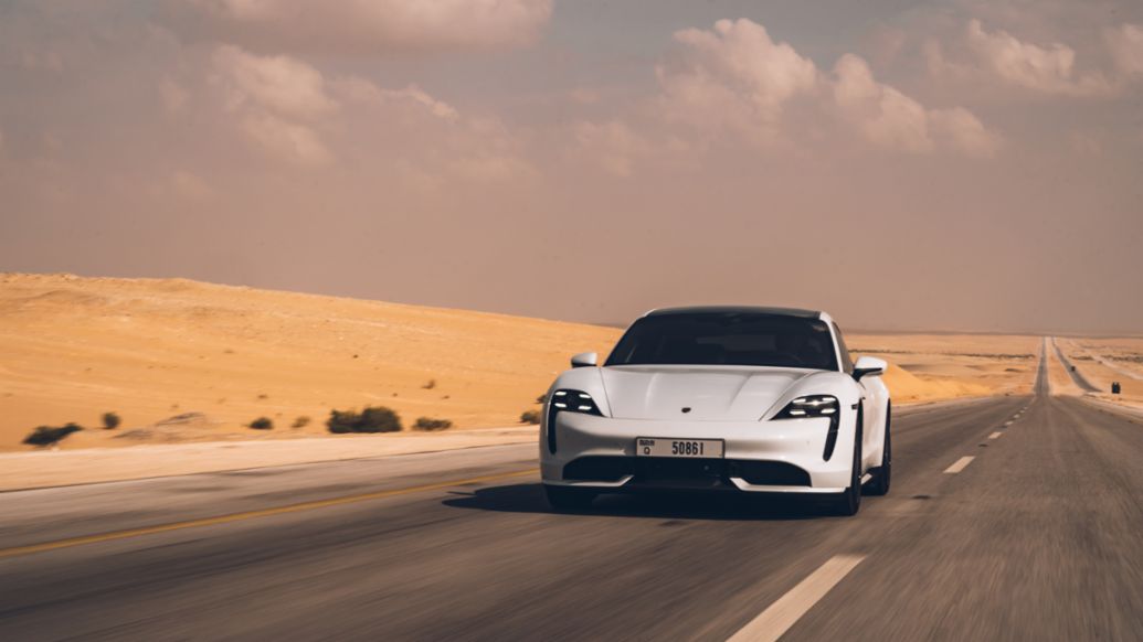 Taycan Turbo, Saudi desert, 2019, Porsche AG