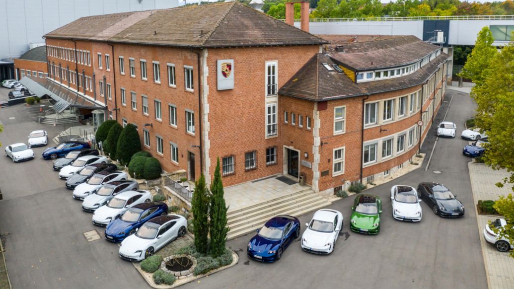 Taycan Turbo S, verde Mamba metalizado, test de presentación a la prensa, Europa, 2019, Porsche AG