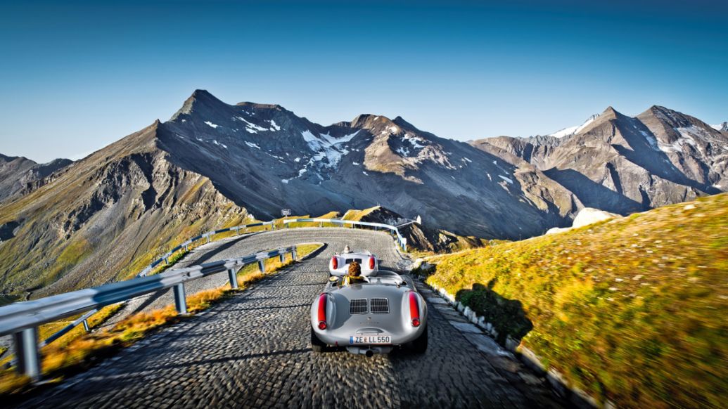  Dr. Wolfgang Porsche, Ferdinand Porsche (1º y 2º), 550 Spyder, carretera alpina del Grossglockner, 2020, Porsche AG
