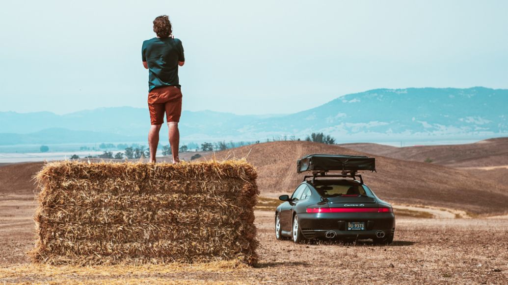 Brock Keen, 911 (996) with roof tent, 2020, Porsche AG