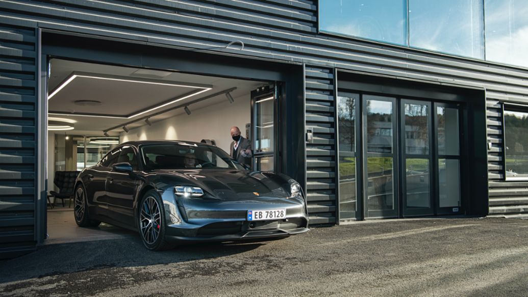 Taycan, Porsche Zentrum Oslo, Norwegen, 2020, Porsche AG