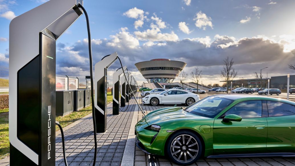 Porsche Turbo Charging, Taycan 4S, Rapid-charging park, Leipzig, 2020, Porsche AG