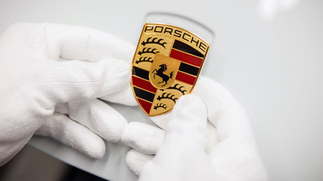 Porsche crest, 2020, Porsche AG